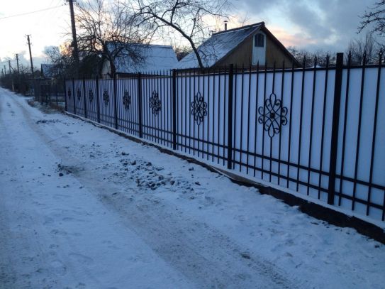 Забор сварной с белым поликарбонатом
